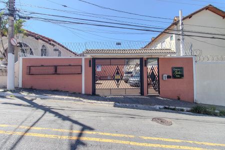 Casa de condomínio à venda com 60m², 2 quartos e 1 vagaFachada