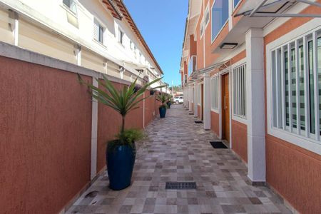 Casa de condomínio à venda com 60m², 2 quartos e 1 vagaEntrada