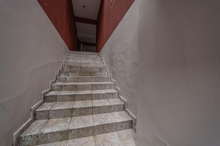 Casa para alugar com 160m², 2 quartos e 1 vagaEscada