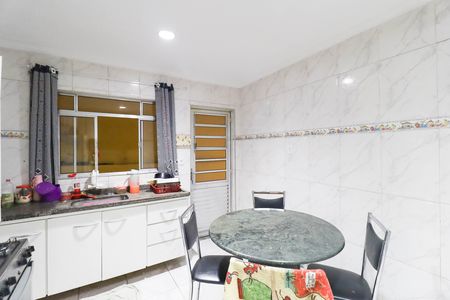 Casa à venda com 230m², 6 quartos e 2 vagas