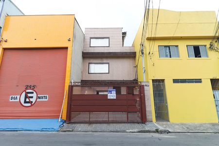 Casa à venda com 230m², 6 quartos e 2 vagas