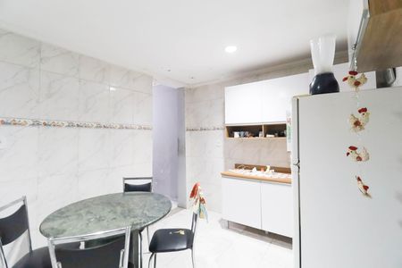 Casa à venda com 230m², 6 quartos e 2 vagas