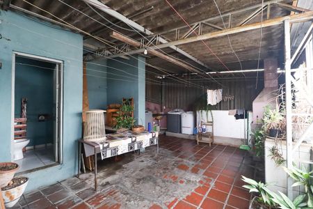 Casa à venda com 230m², 6 quartos e 2 vagas