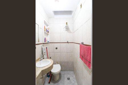 Casa à venda com 230m², 6 quartos e 2 vagas