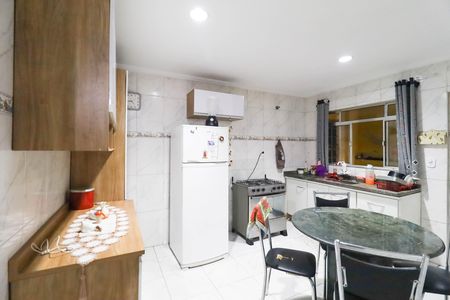 Casa à venda com 230m², 6 quartos e 2 vagas