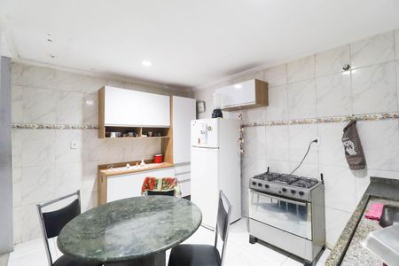 Casa à venda com 230m², 6 quartos e 2 vagas