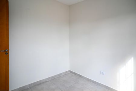 Quarto 2 de apartamento para alugar com 2 quartos, 40m² em Parque Bristol, São Paulo