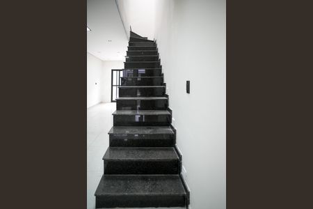 Casa à venda com 120m², 3 quartos e 2 vagasEscada