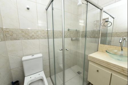 Casa para alugar com 200m², 2 quartos e 6 vagas Casa para alugar com 200m², 2 quartos e 6 vagasBanheiro social