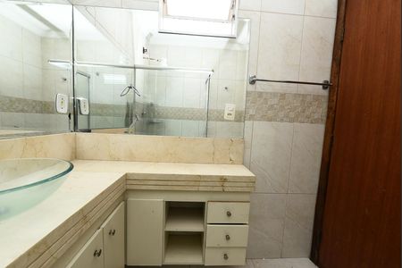 Casa para alugar com 200m², 2 quartos e 6 vagas Casa para alugar com 200m², 2 quartos e 6 vagasBanheiro social