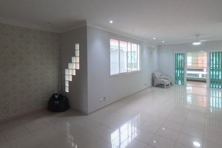 Casa para alugar com 200m², 4 quartos e 1 vagaSala