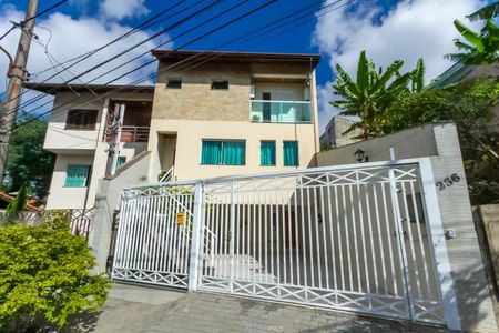 Casa à venda com 193m², 3 quartos e 3 vagasFachada