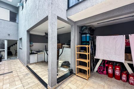 Casa à venda com 115m², 3 quartos e 2 vagasQuintal