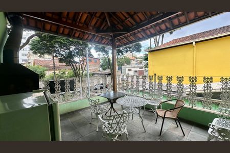 Casa à venda com 240m², 4 quartos e 4 vagasVaranda 