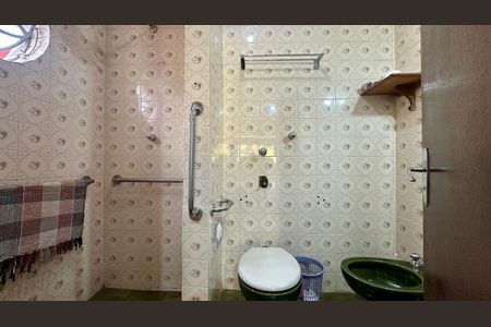 Casa à venda com 240m², 4 quartos e 4 vagasBanheiro 