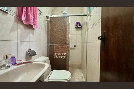 Casa à venda com 240m², 4 quartos e 4 vagasBanheiro 