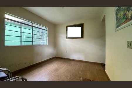 Casa à venda com 240m², 4 quartos e 4 vagasSala 