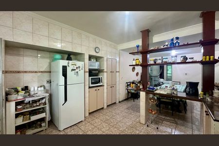 Casa à venda com 240m², 4 quartos e 4 vagasCozinha 