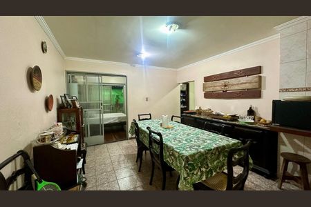 Casa à venda com 240m², 4 quartos e 4 vagasSala de jantar 