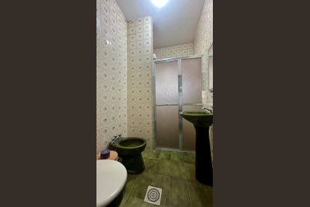 Casa à venda com 240m², 4 quartos e 4 vagasBanheiro 