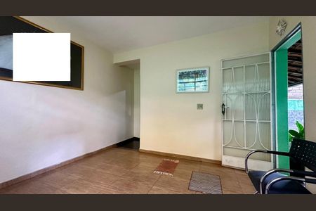 Casa à venda com 240m², 4 quartos e 4 vagasSala 
