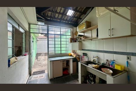 Casa à venda com 240m², 4 quartos e 4 vagasÁrea de serviço 