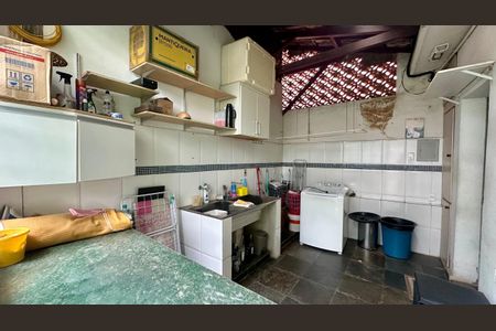 Casa à venda com 240m², 4 quartos e 4 vagasÁrea de serviço 