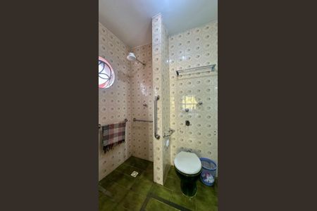 Casa à venda com 240m², 4 quartos e 4 vagasBanheiro 