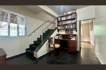 Casa à venda com 240m², 4 quartos e 4 vagasSala 