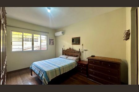 Casa à venda com 240m², 4 quartos e 4 vagasQuarto