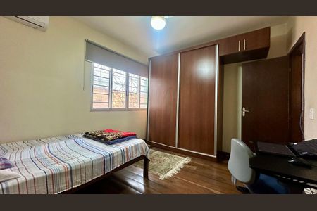 Casa à venda com 240m², 4 quartos e 4 vagasQuarto