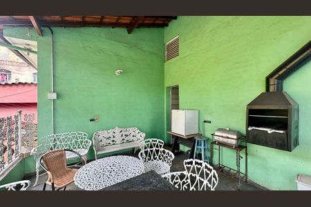 Casa à venda com 240m², 4 quartos e 4 vagasVaranda 