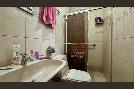 Casa à venda com 240m², 4 quartos e 4 vagasBanheiro 