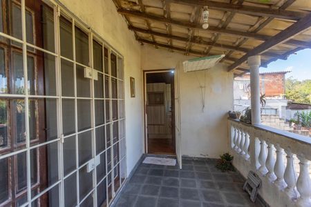Casa à venda com 95m², 2 quartos e 4 vagasEntrada 
