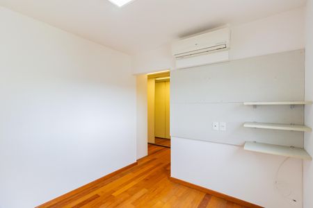 Apartamento à venda com 130m², 3 quartos e 2 vagasSuíte