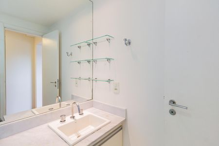 Apartamento à venda com 130m², 3 quartos e 2 vagasBanheiro da Suíte