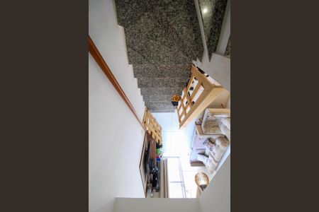 Casa para alugar com 80m², 2 quartos e 2 vagasEscada