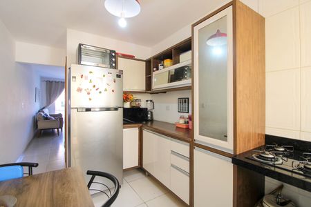 Casa para alugar com 80m², 2 quartos e 2 vagasCozinha 