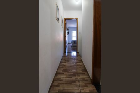 Casa para alugar com 80m², 2 quartos e 2 vagasCorredor Quartos 
