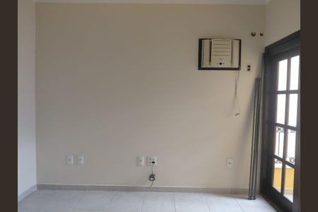 Casa à venda com 2 quartos, 110m² em Vila Valqueire, Rio de Janeiro