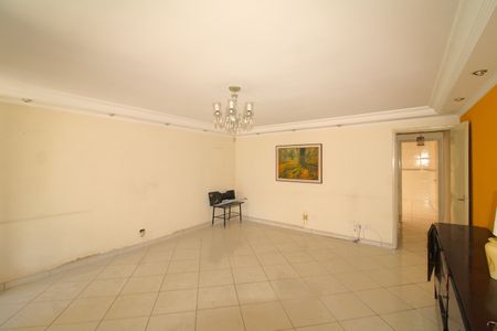 Casa à venda com 142m², 3 quartos e 2 vagasSala