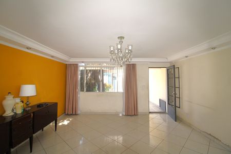 Casa à venda com 142m², 3 quartos e 2 vagasSala