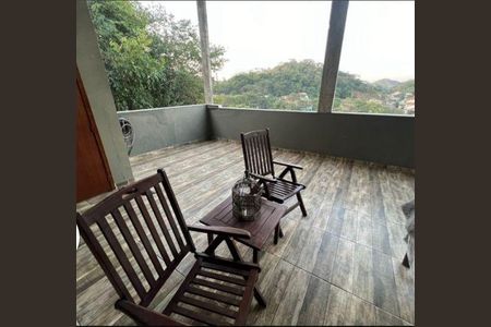 Casa à venda com 331m², 5 quartos e 3 vagas