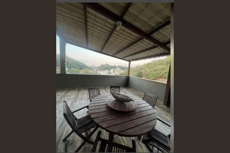 Casa à venda com 331m², 5 quartos e 3 vagas