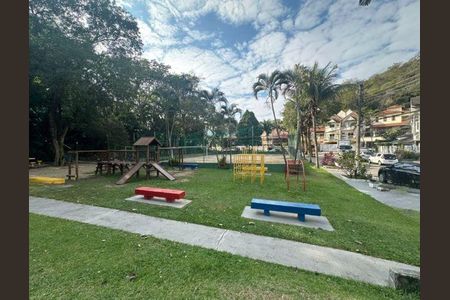 Casa à venda com 331m², 5 quartos e 3 vagas