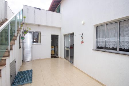 Casa para alugar com 265m², 2 quartos e 2 vagasQuintal