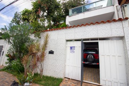 Casa para alugar com 265m², 2 quartos e 2 vagasFachada