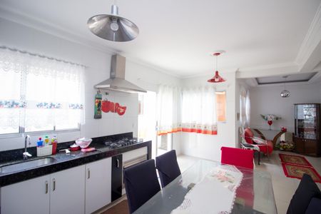 Casa para alugar com 265m², 2 quartos e 2 vagasCozinha e Área de Serviço