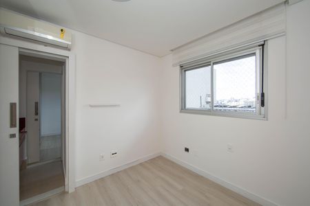 Apartamento à venda com 240m², 4 quartos e 3 vagasQUARTO3