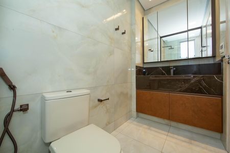 Apartamento à venda com 240m², 4 quartos e 3 vagasBANHEIRO2